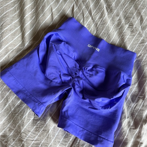 Dfyne Impact 4.5 Women's shorts NWB

Special edition color 

NEVER WORN - Picture 2 of 3